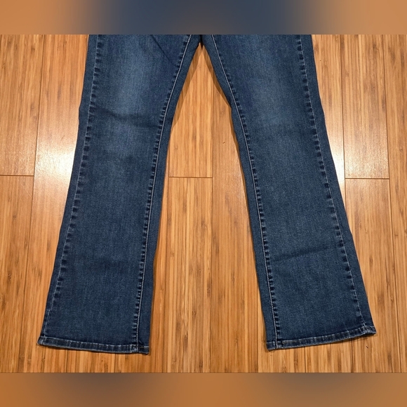 Levis Blue Jeans - Picture 2 of 9